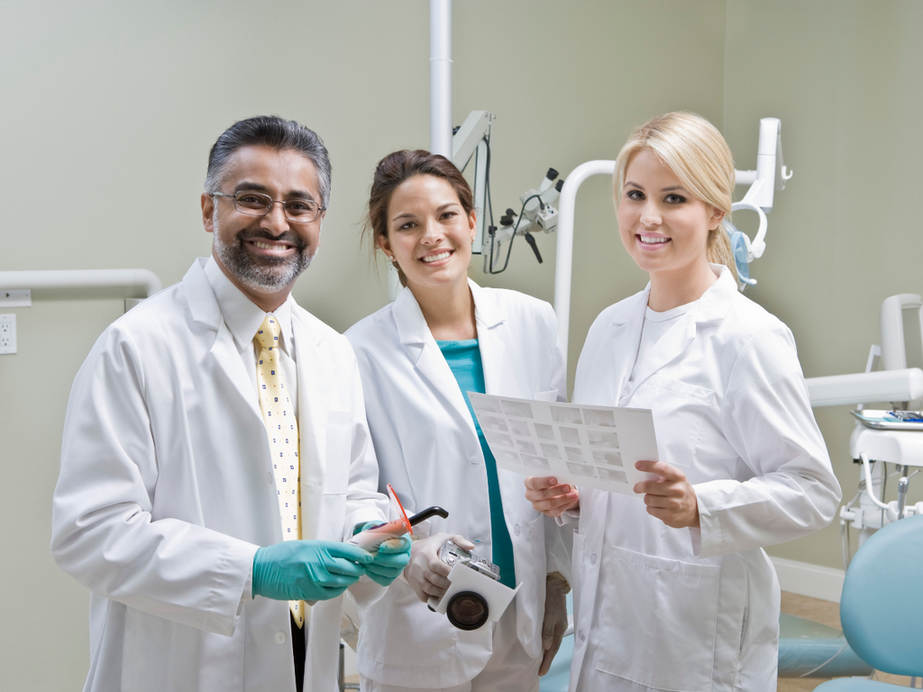 A Beginner's Guide to Shadowing a Dentist and Applying for Dental School